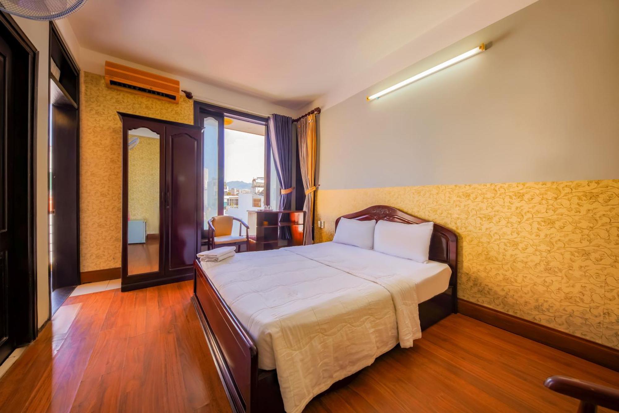 Ponys Hotel Nha Trang Exterior foto