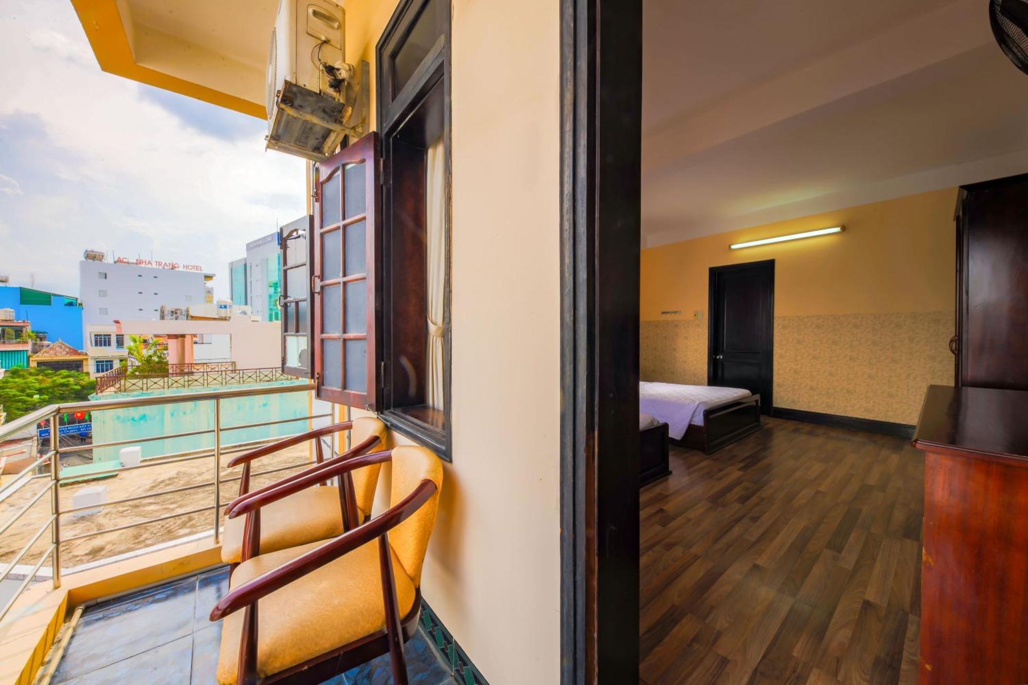 Ponys Hotel Nha Trang Exterior foto